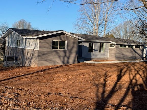 2nd image of 114 Hickory Hill Dr