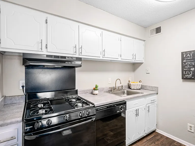Bay Terrace — Photo 10