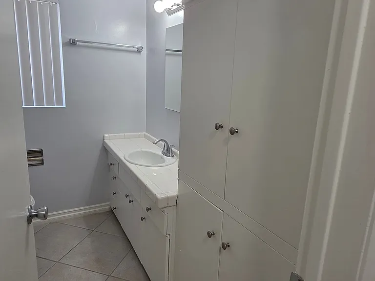 1104 N Monterey St #B — Photo 7