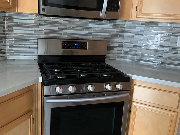 3rd image of 15607 Lariat Ln