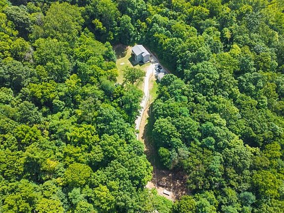 3rd image of 4970 Middle Creek Rd