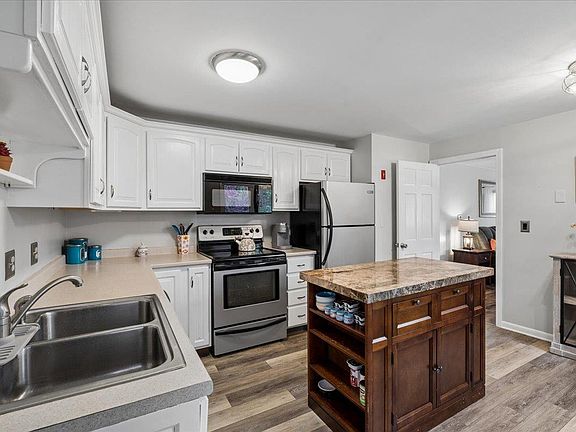 4th image of 36 Oakwood Circle