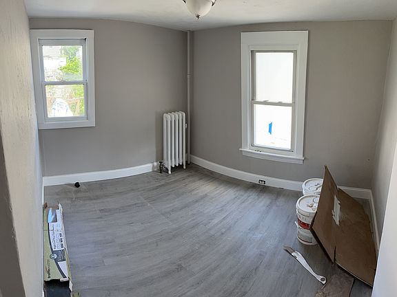 4th image of 30 Douglas St