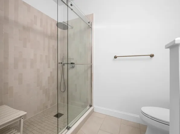 22 Avenue At Port Imperial image 16 of 31