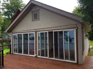 2530 W Medicine Lake Dr, Plymouth, MN 55441
