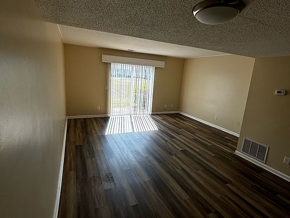 3rd image of 727 S Main St