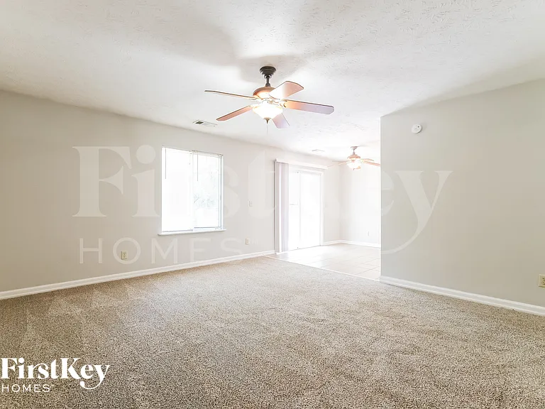 1675 Pilgrim Way — Photo 3