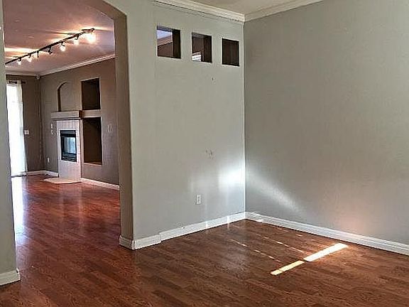 3rd image of 8219 Gardenside Ct