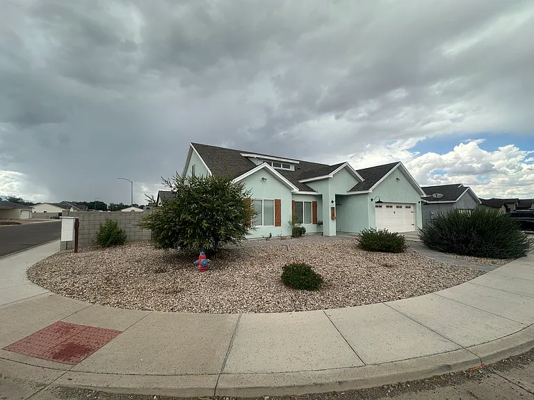 1492 N Porter Ln — Photo 2