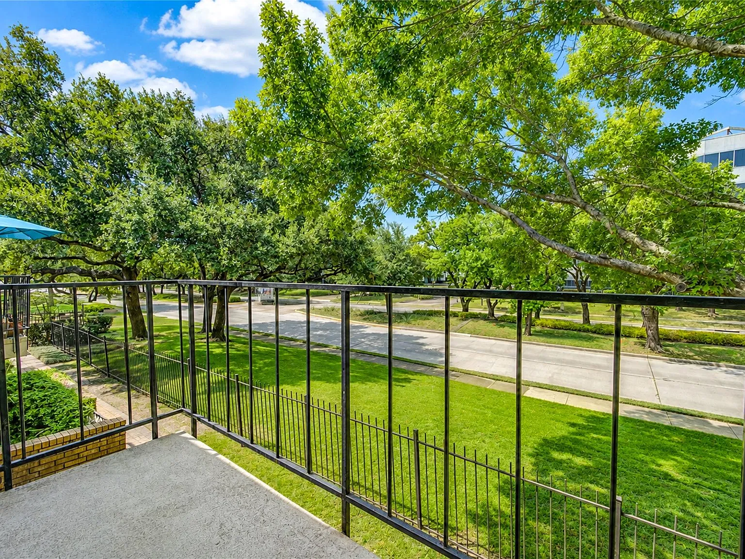 2 bed, 2.0 bath, 1068 sqft, $1,300 — Photo 2