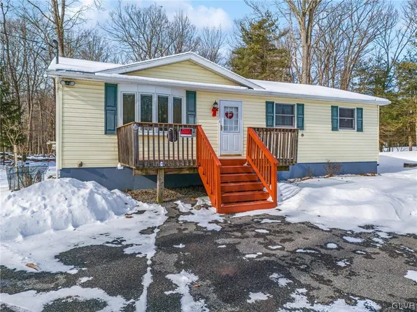 207 Birch Dr, Cresco, PA 18326