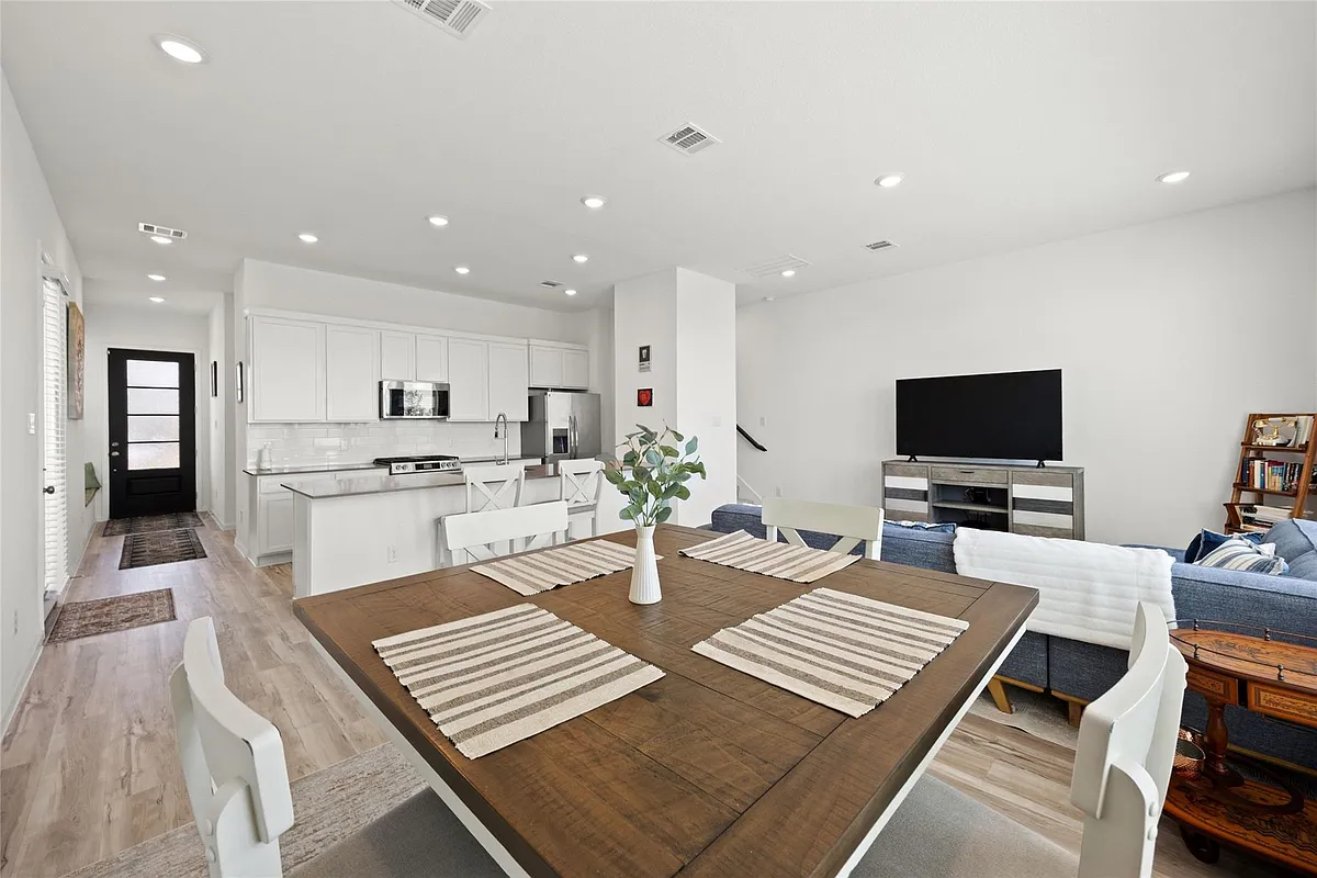 Building Photo - 12723 Dog Canyon Trl