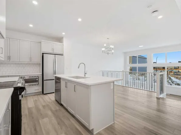 3 E Legacy Glen Rise SE, Calgary, AB T2X 5A7