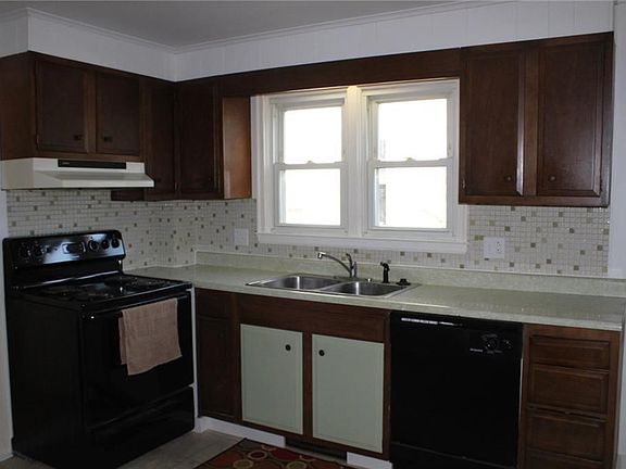 Kitchen (appliances included)