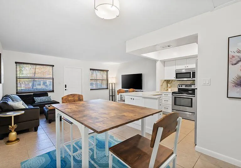 2319 Tamarind Dr #102 — Photo 4