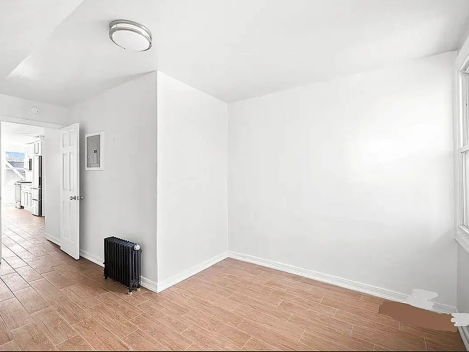 2nd image of 615 E 2nd St #3