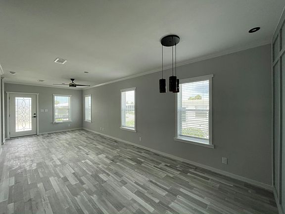 4th image of 920 Vincent Ave