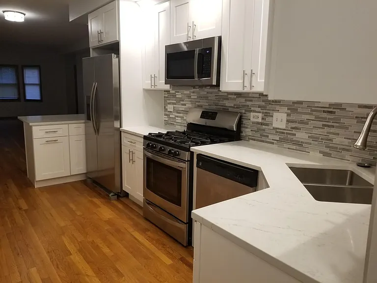 1210 W Henderson St #1 — Photo 1