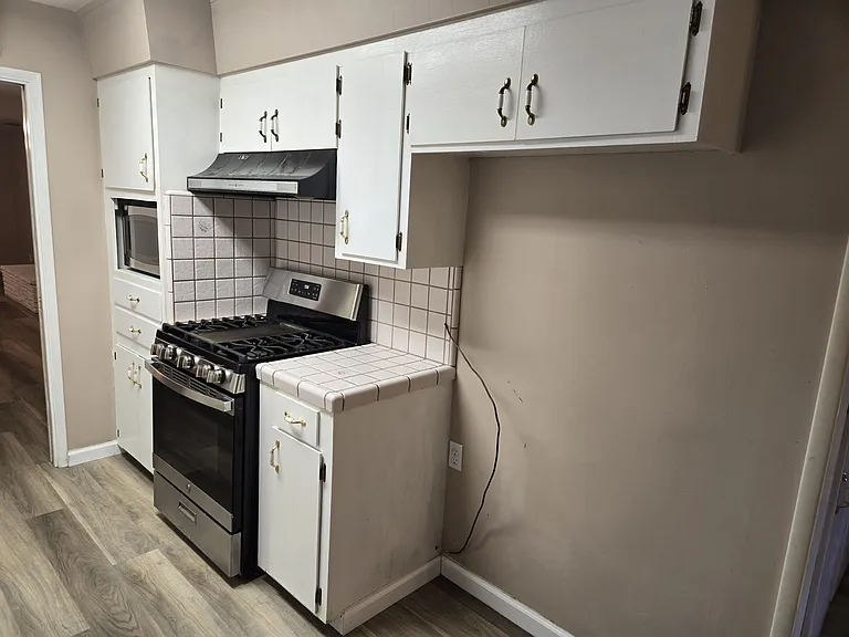 1860 W Henderson Ave #A — Photo 24