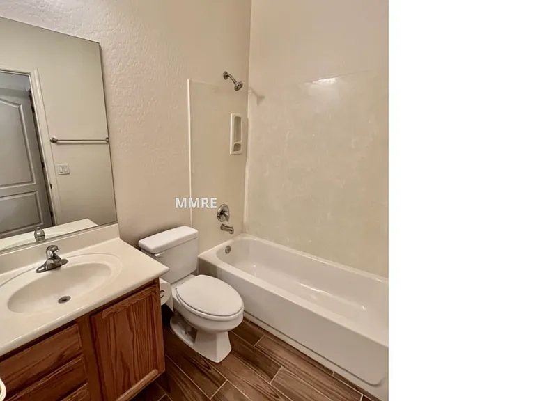 142 N Drexel St — Photo 12
