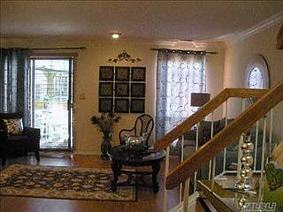 4th image of 79 Stanford Ct