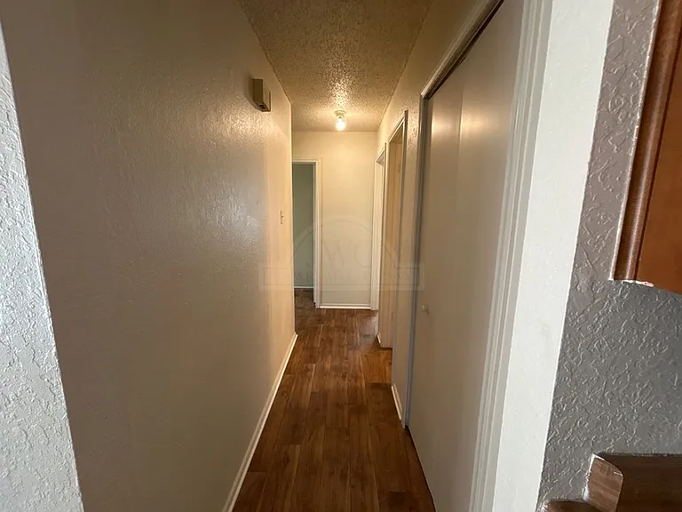 2108 Carousel Dr — Photo 7