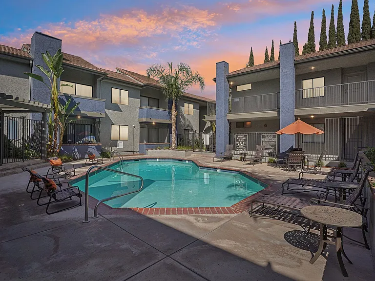 Saticoy Gardens — Photo 15