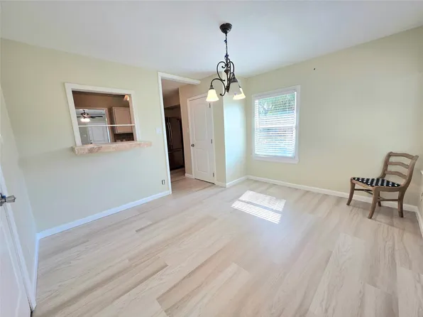 118 Whiting St, Galveston, TX 77550