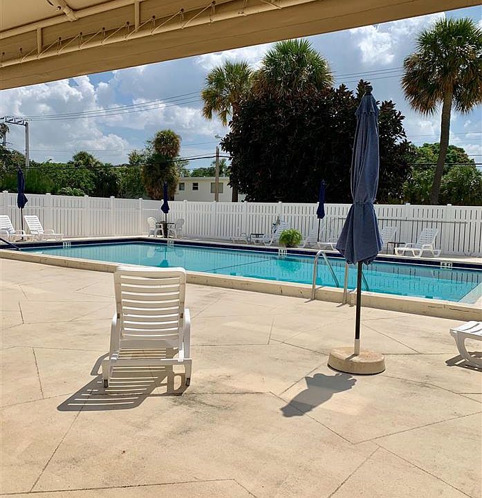 2nd image of 1527 S Flagler Dr APT 212F
