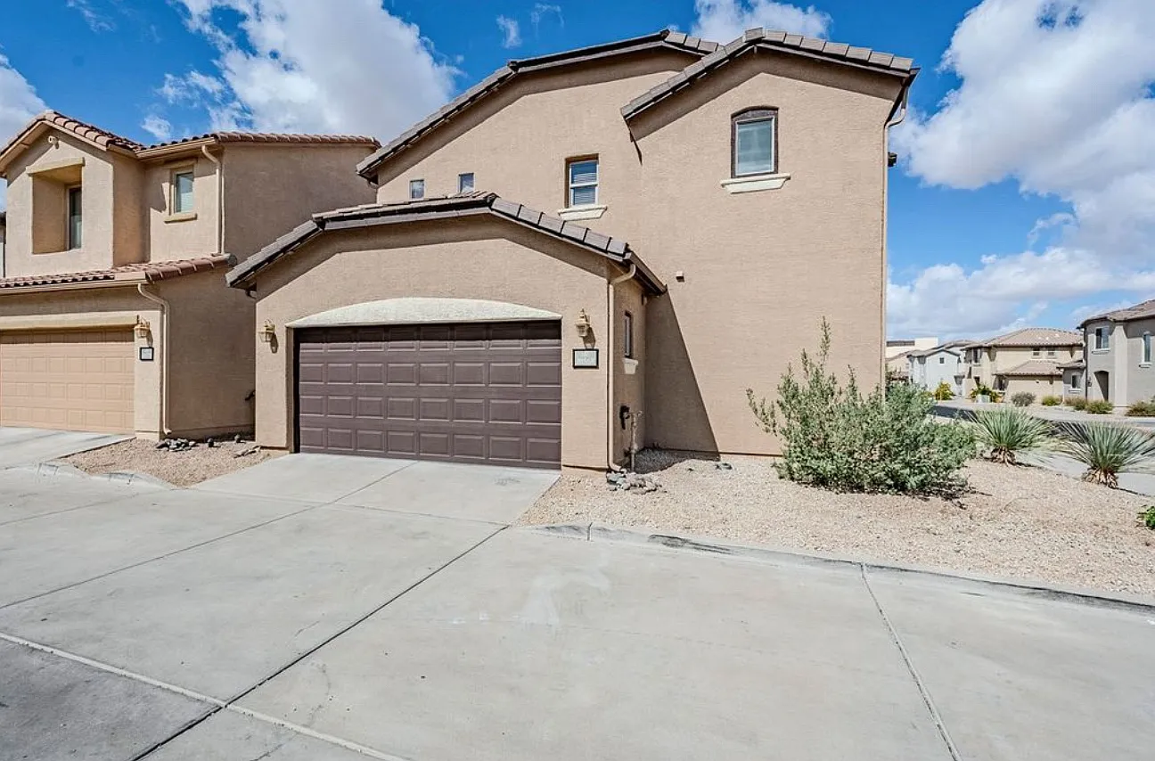 3 bed, 2.5 bath, 1653 sqft, $1,950 — Photo 3