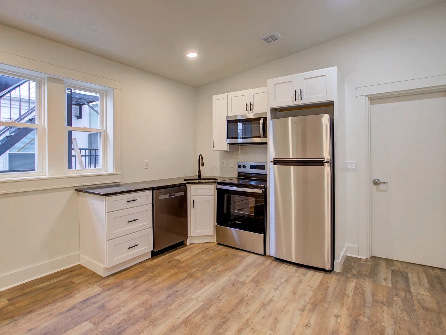 11 East Walnut Street - 2 — Photo 4