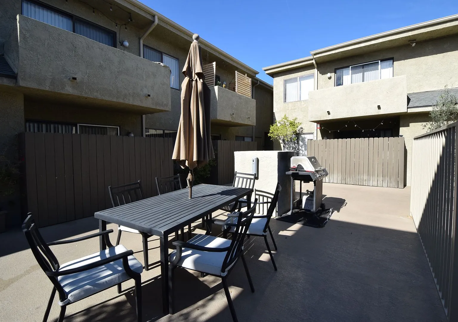 15128-44 Burbank Blvd — Photo 3