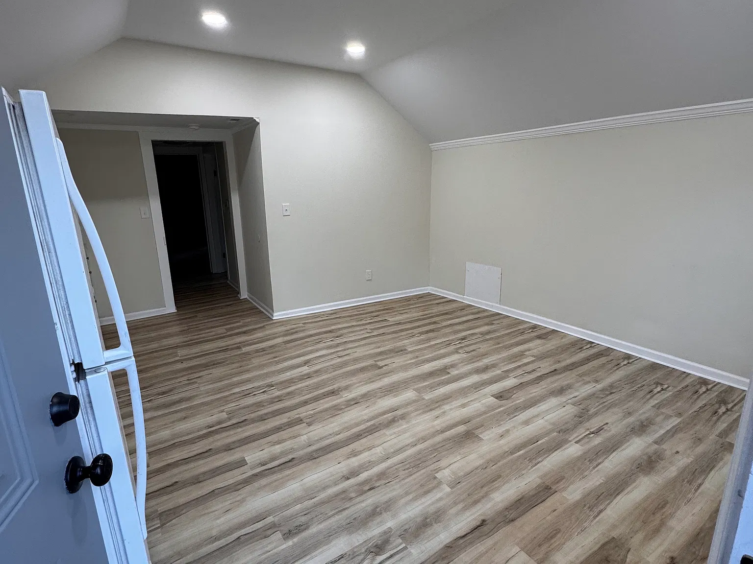 2 bed, 900 sqft, $1,200 — Photo 2
