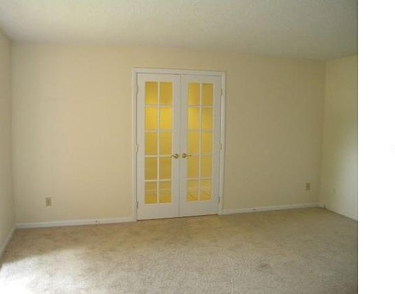 5th image of 613 Fox Valley Dr