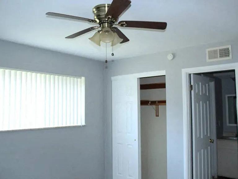 Eden Rock Apartments — Photo 16