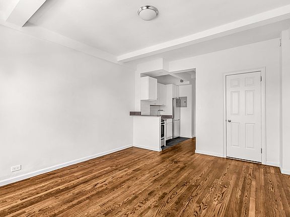 5th image of 208 W 23rd St APT 912