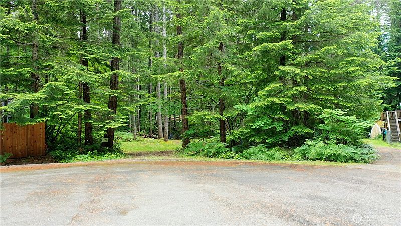 5th image of 120 N Kokanee Cove Way