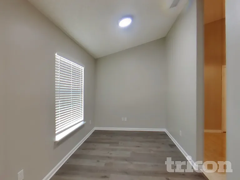 340 Shamrock Ave S — Photo 4