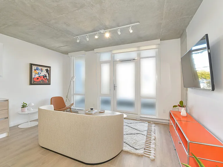 1097 View St — Photo 32
