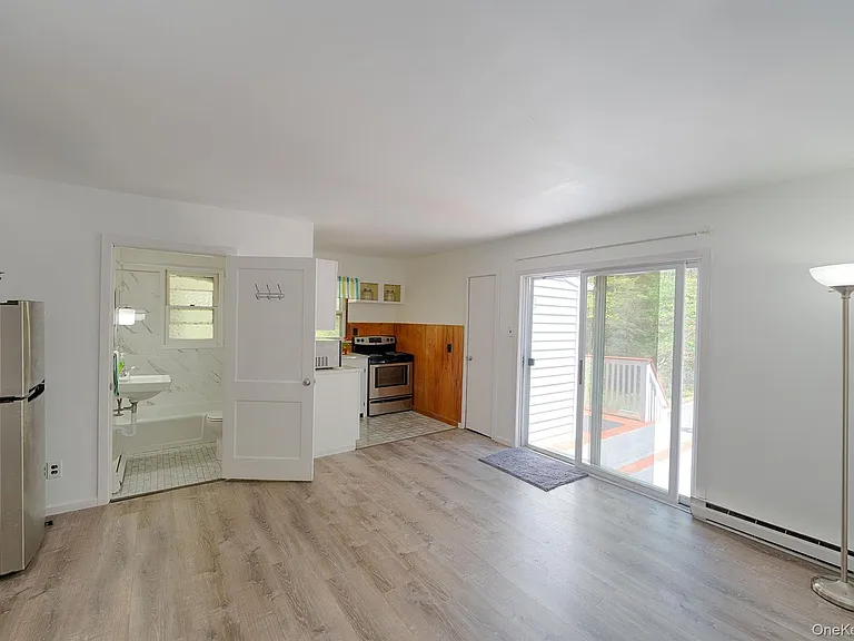 21 Van Dam Rd — Photo 9