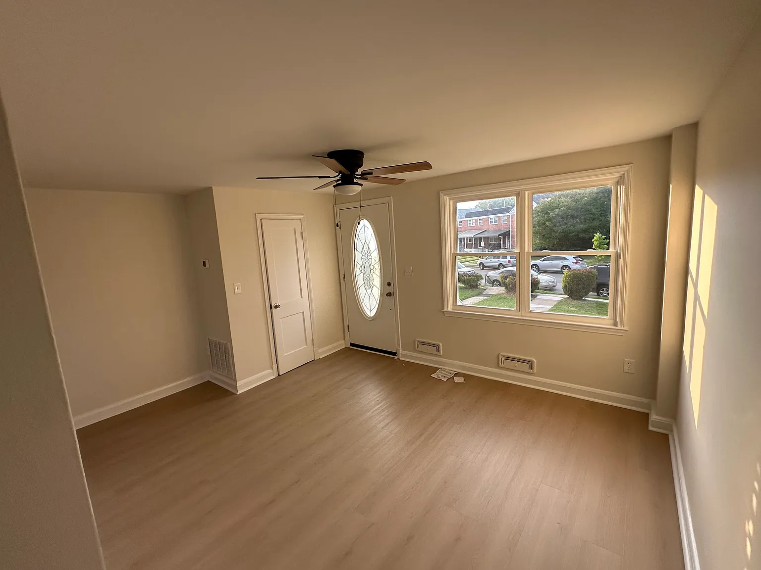 3 bed, 1120 sqft, $2,300 — Photo 3