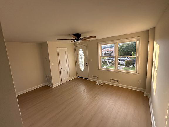 3rd image of 4725 Shamrock Ave