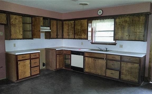 4th image of 632 McDaniel St
