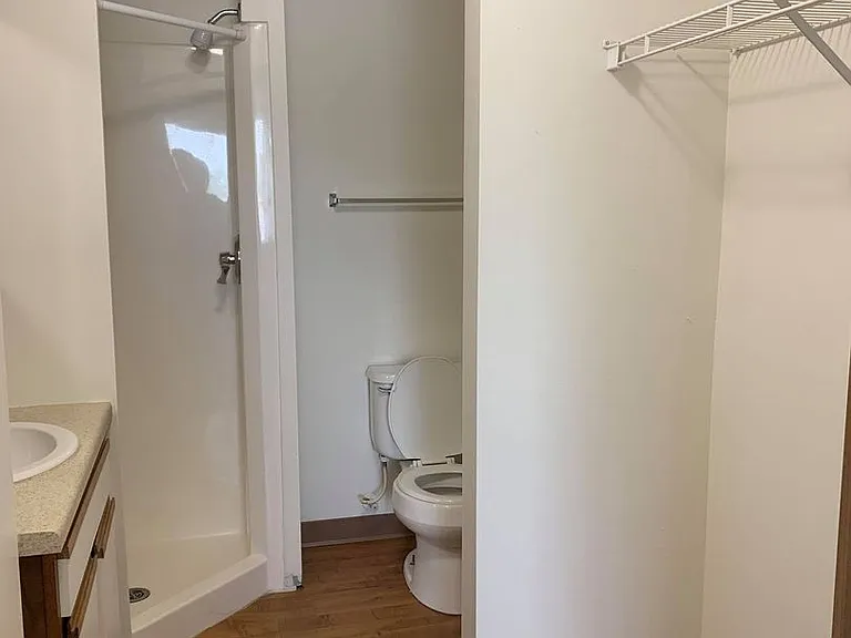 Dakota E & W Apartments — Photo 54