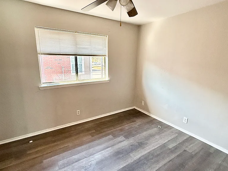 2221 Stella St #4 — Photo 8