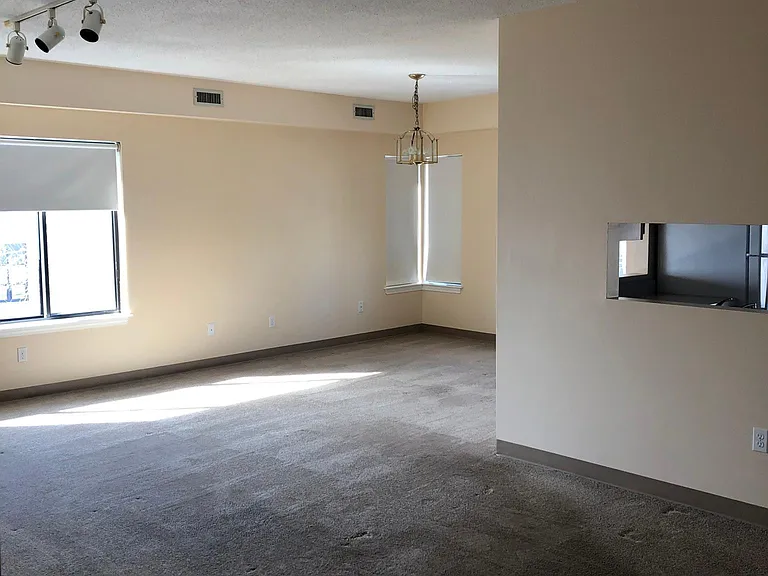 142 Van Zandt Ave #301 — Photo 4