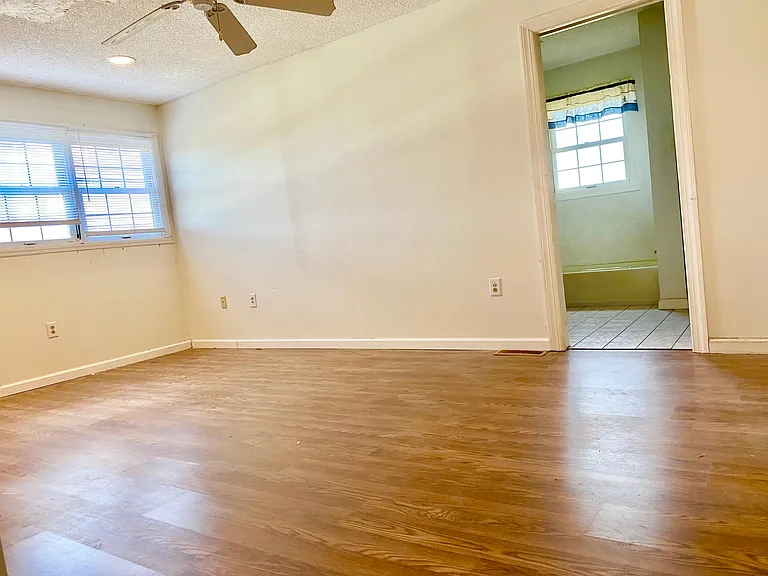 617 Lacasa Dr — Photo 10