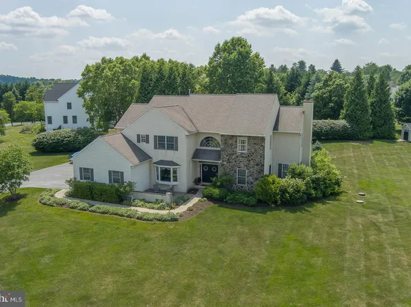 121 Waterview Dr, Glenmoore, PA 19343