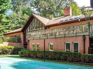 2098 Hunters Crest Way, Vienna, VA 22181