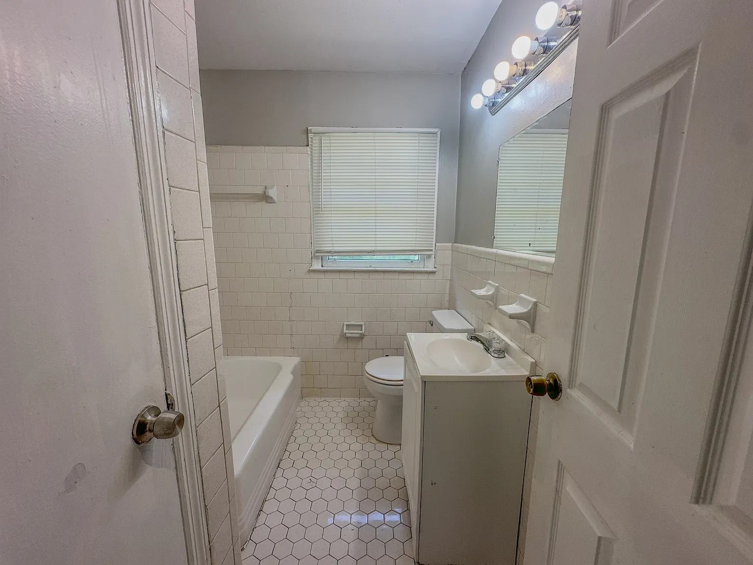 800 Stillwater Dr - 1 — Photo 4